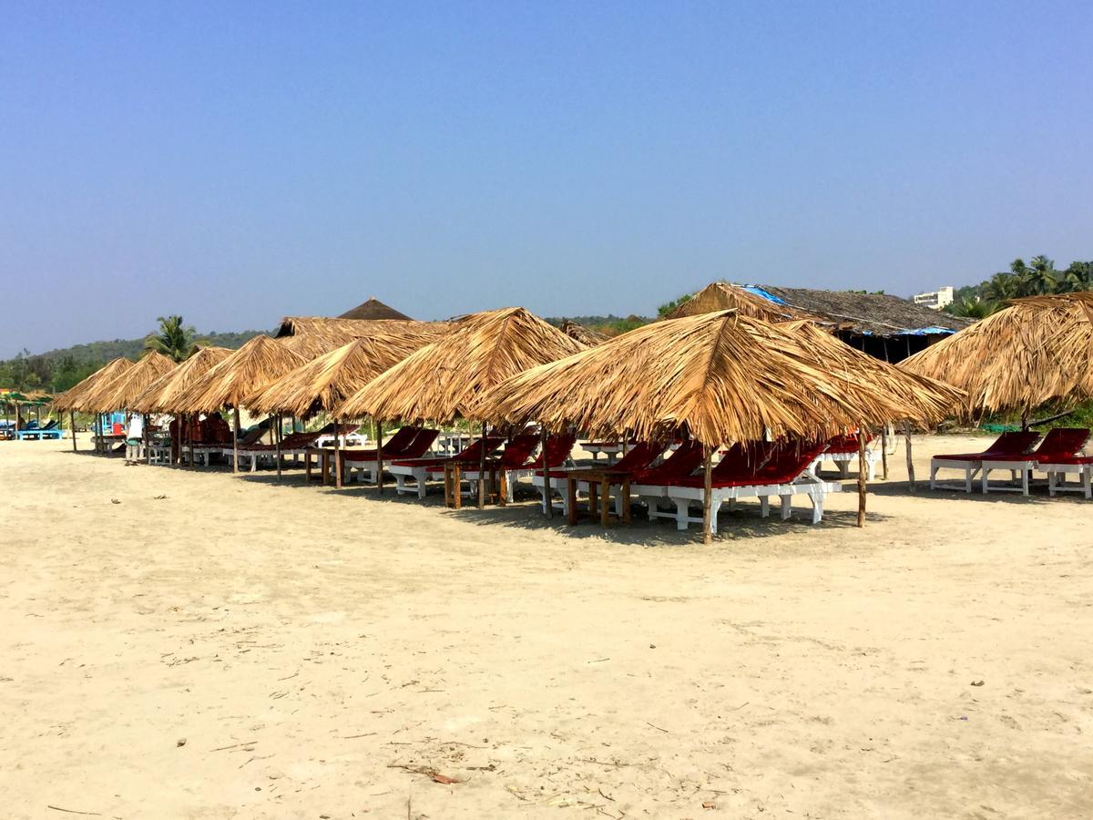 Morjim Queen Beach Resort Exterior foto