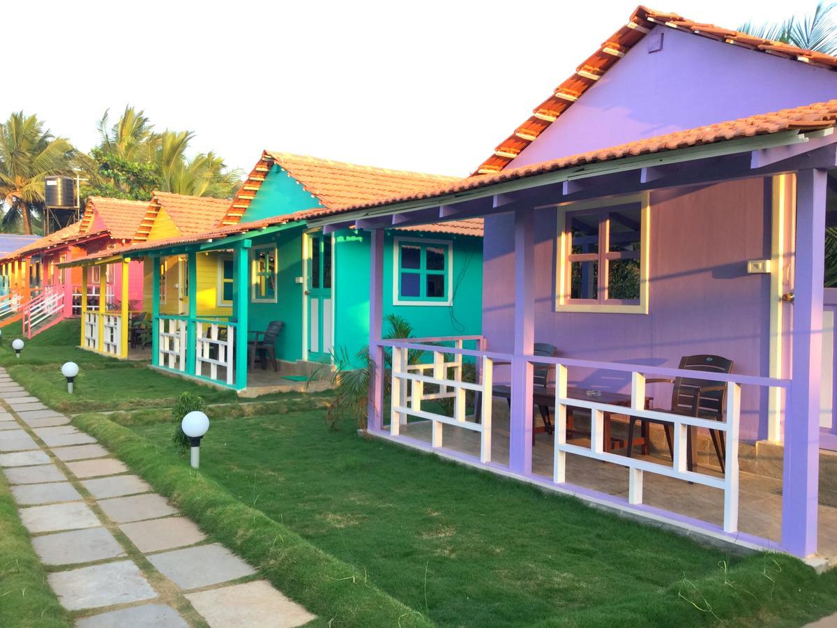 Morjim Queen Beach Resort Exterior foto