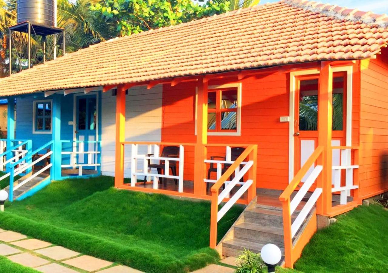 Morjim Queen Beach Resort Exterior foto