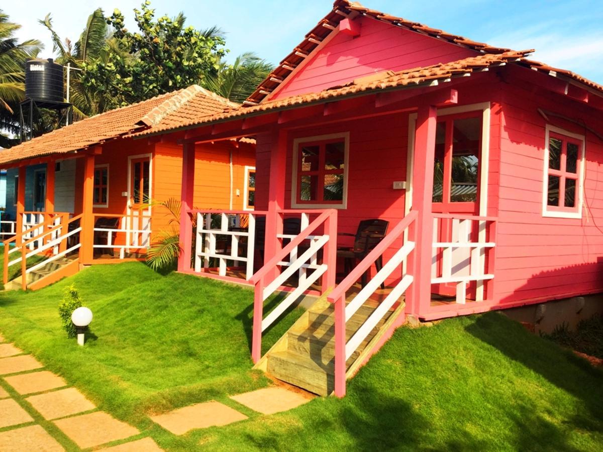 Morjim Queen Beach Resort Exterior foto