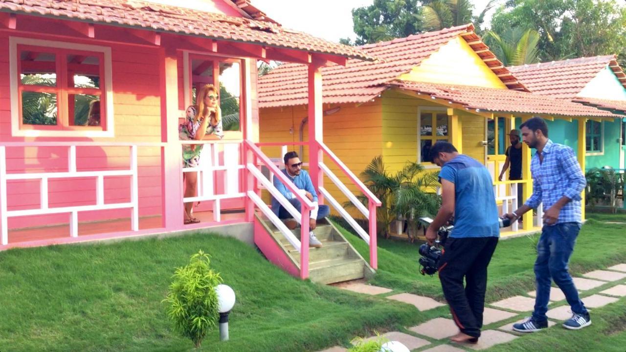 Morjim Queen Beach Resort Exterior foto