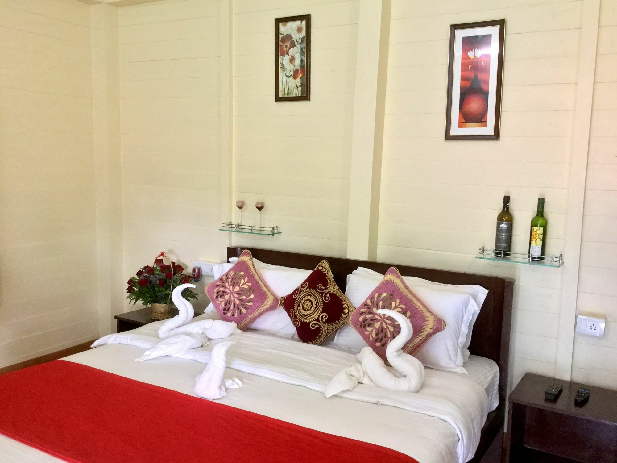Morjim Queen Beach Resort Exterior foto