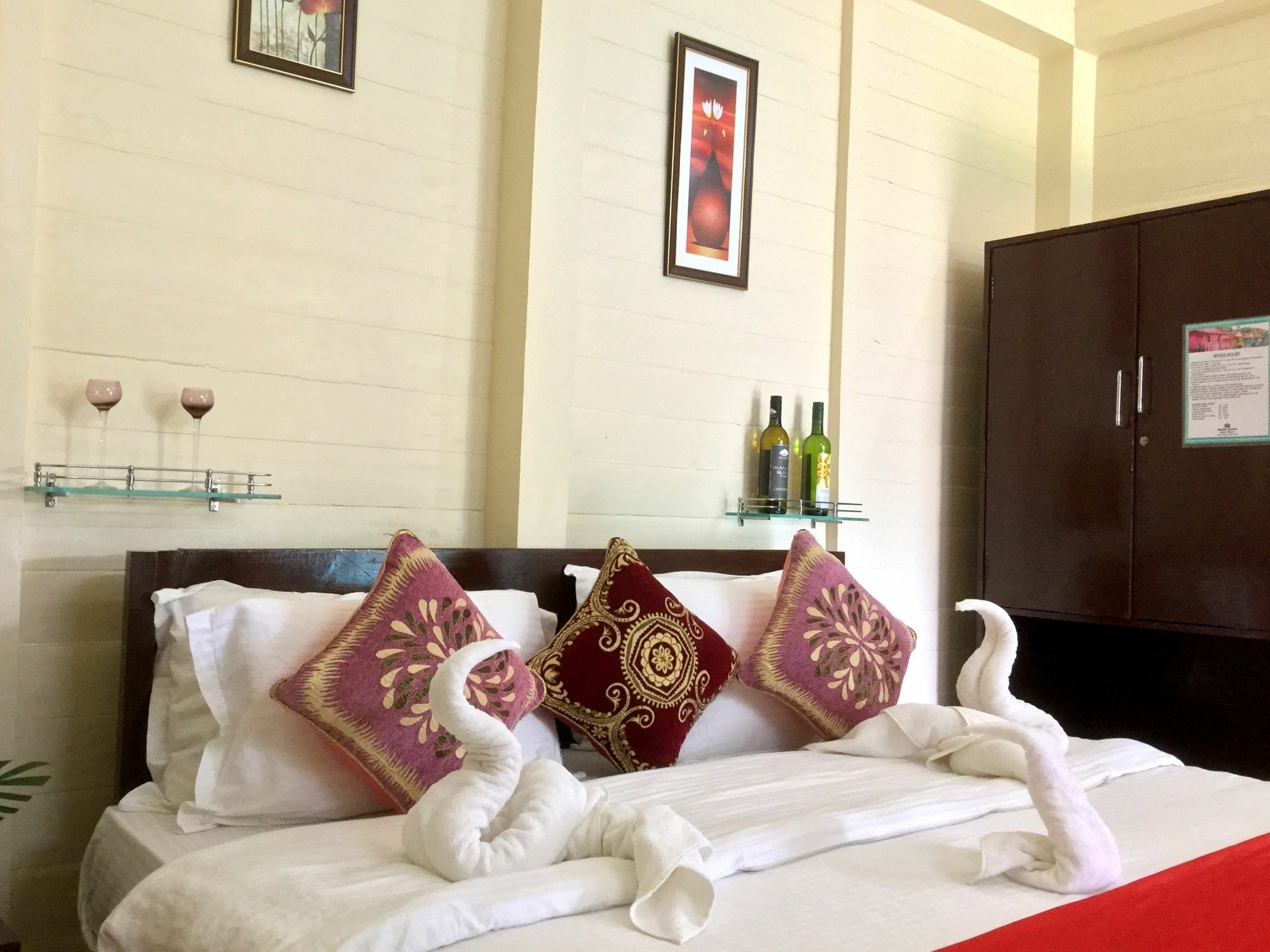 Morjim Queen Beach Resort Exterior foto